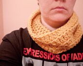 Chunky golden cowl
