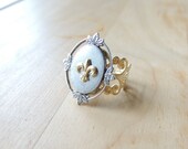 Fleur de lis ring