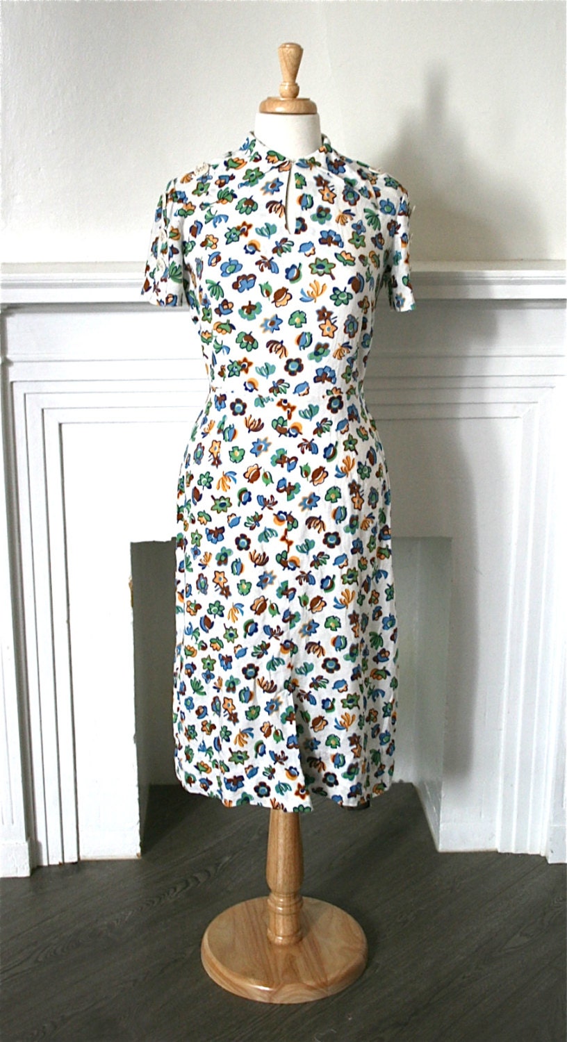 Vintage 1930s White & Deco Floral Button Dress