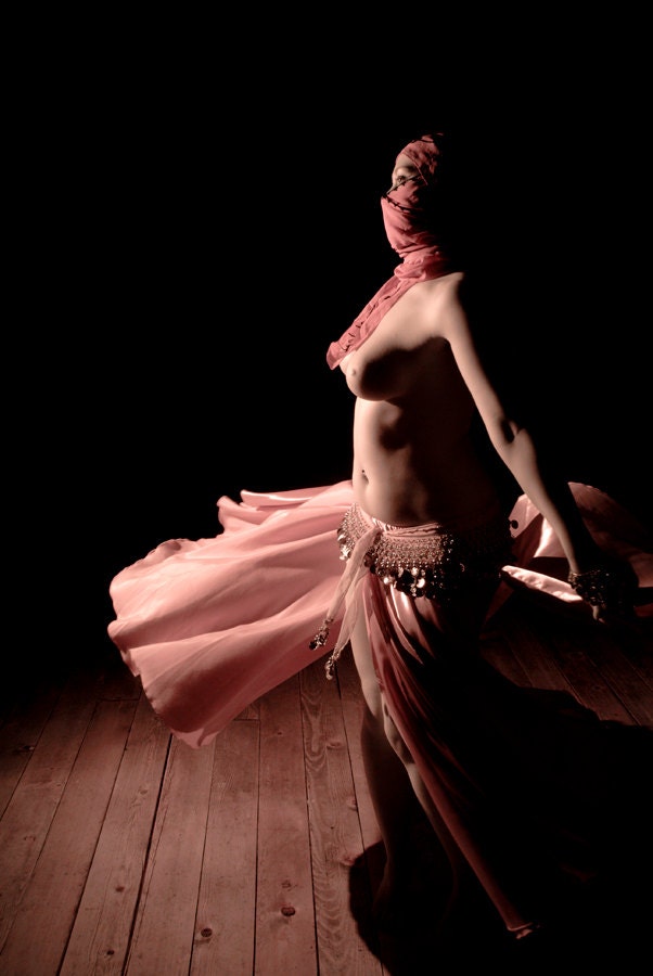 Pink and gold infrared bellydance female artistic nude fine art photography - Dancing in the dark - Infrared - 02