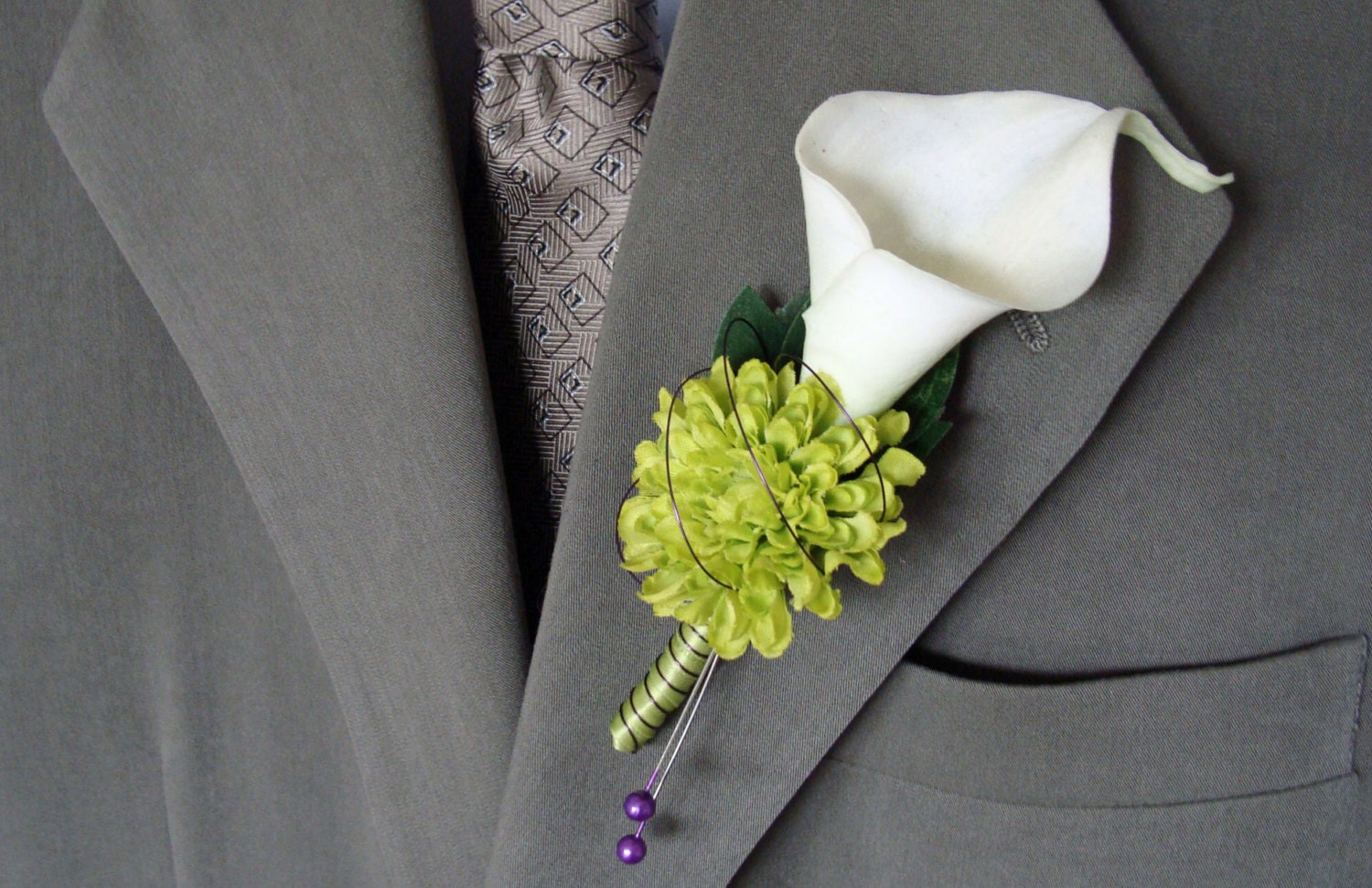 Real Touch Calla Lily Wedding Boutonniere Groom, Groomsmen - Real Touch White Calla Lily with Green Silk Button Mum and Wire Accents