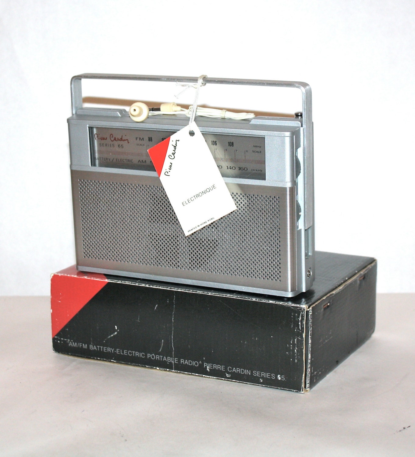 Vintage PIERRE CARDIN Radio Portable Silvertone am/fm Transitor Radio -Deadstock-