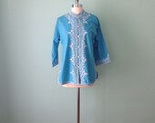 1960s Tunic Top / Hawaii Honolulu Vintage Mid-century / Embroidered Cotton / Size Medium Large 10 12