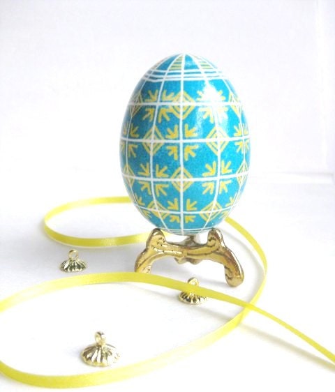 Blue pysanka batik egg, Ukrainian Easter egg pysanka, chicken egg shell hand painted