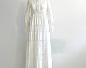 Vintage 1960s Crochet Dress / 60 white dress / emma domb / boho wedding dress  / lace dress / maxi / white party dress / small