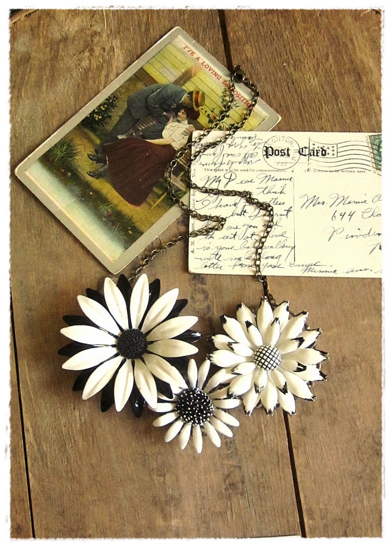 Black and White Statement Necklace, Floral Bib, Retro Flower Jewelry, Eco Friendly Fashion
