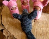 Little Pigs Fairy Tale Playset, The Three Little Pigs, Wolf Peg Doll, Waldorf, Fairy tales, Storytelling Dolls, pink, Gray
