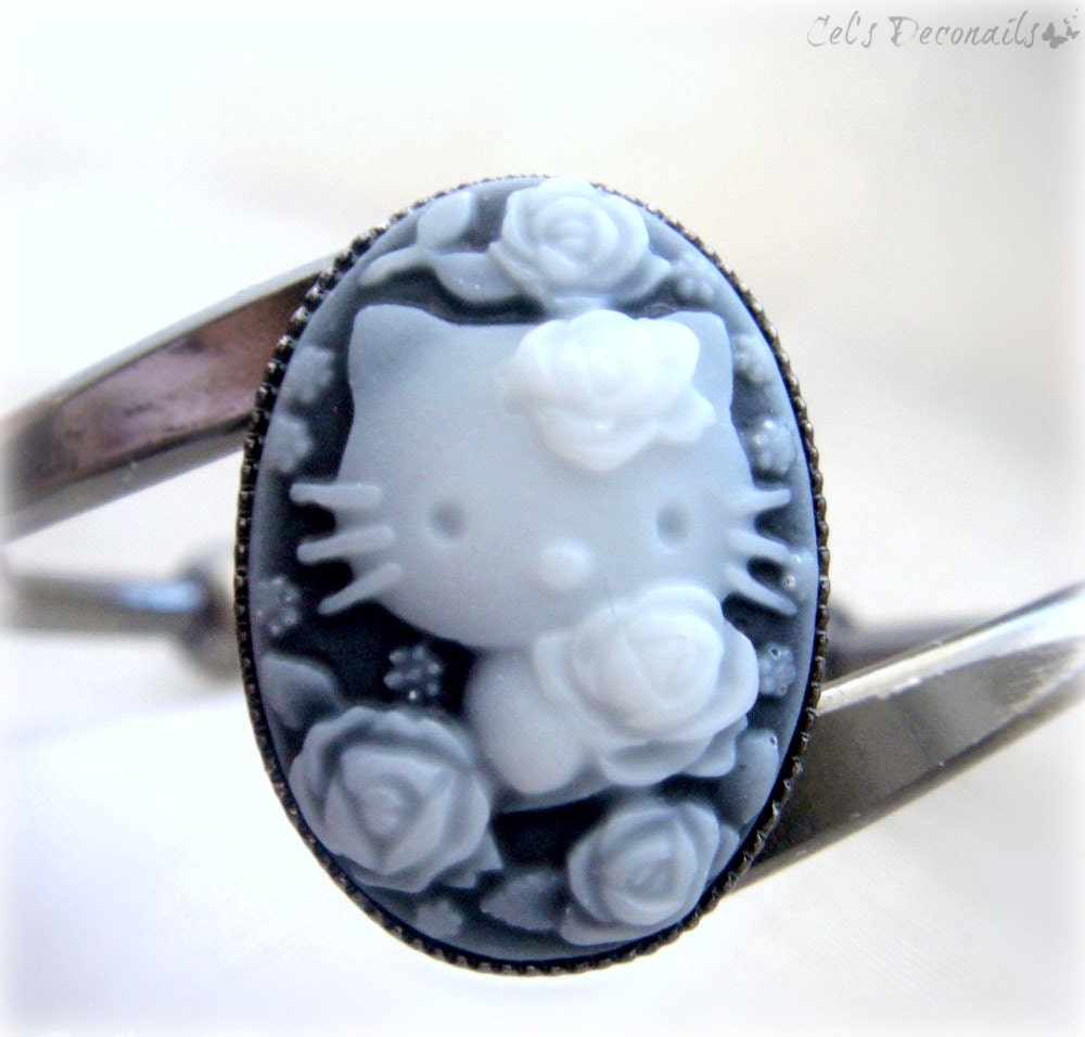 Kawaii kitty cameo bracelet in antique silver, teen girls jewelry