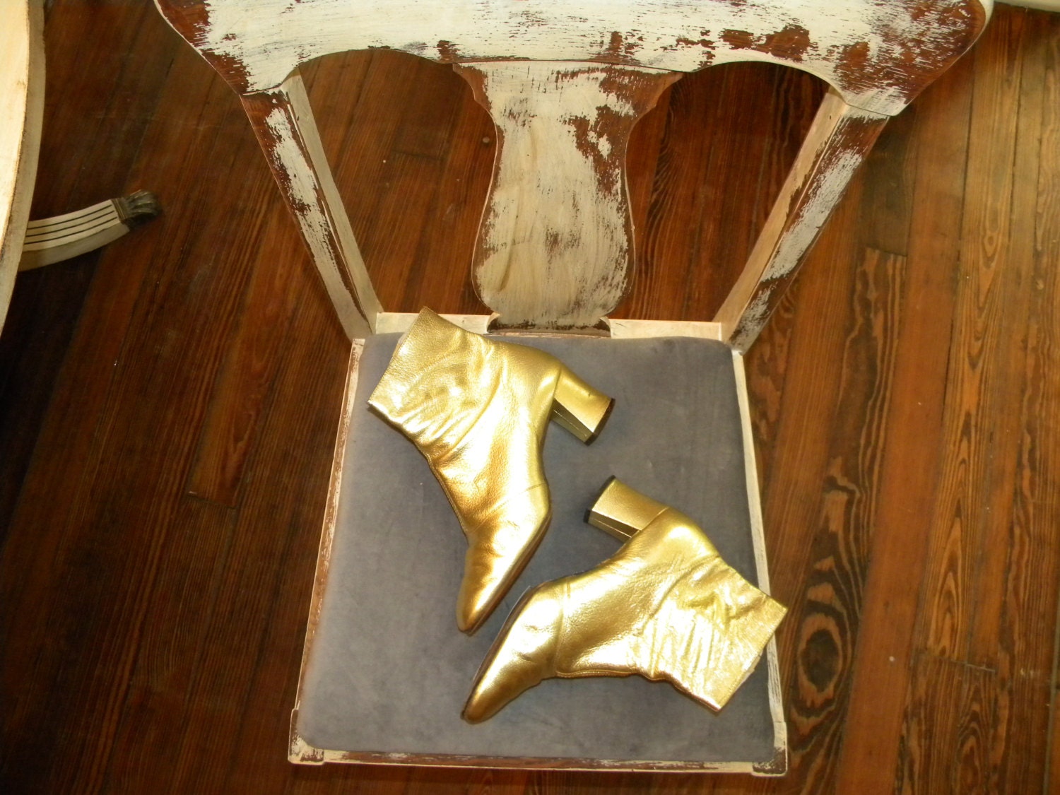 shiny GOLD LEATHER metallic booties. ankle boots. MOD go go boots. punk rock booties.