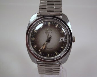 Vintage Mid-70s Timex Electric Dynabeat Retro Style Men's Silver Case Wrist Watch W/Sweep Second Hand & Date Window, Speidel Expansion Band
