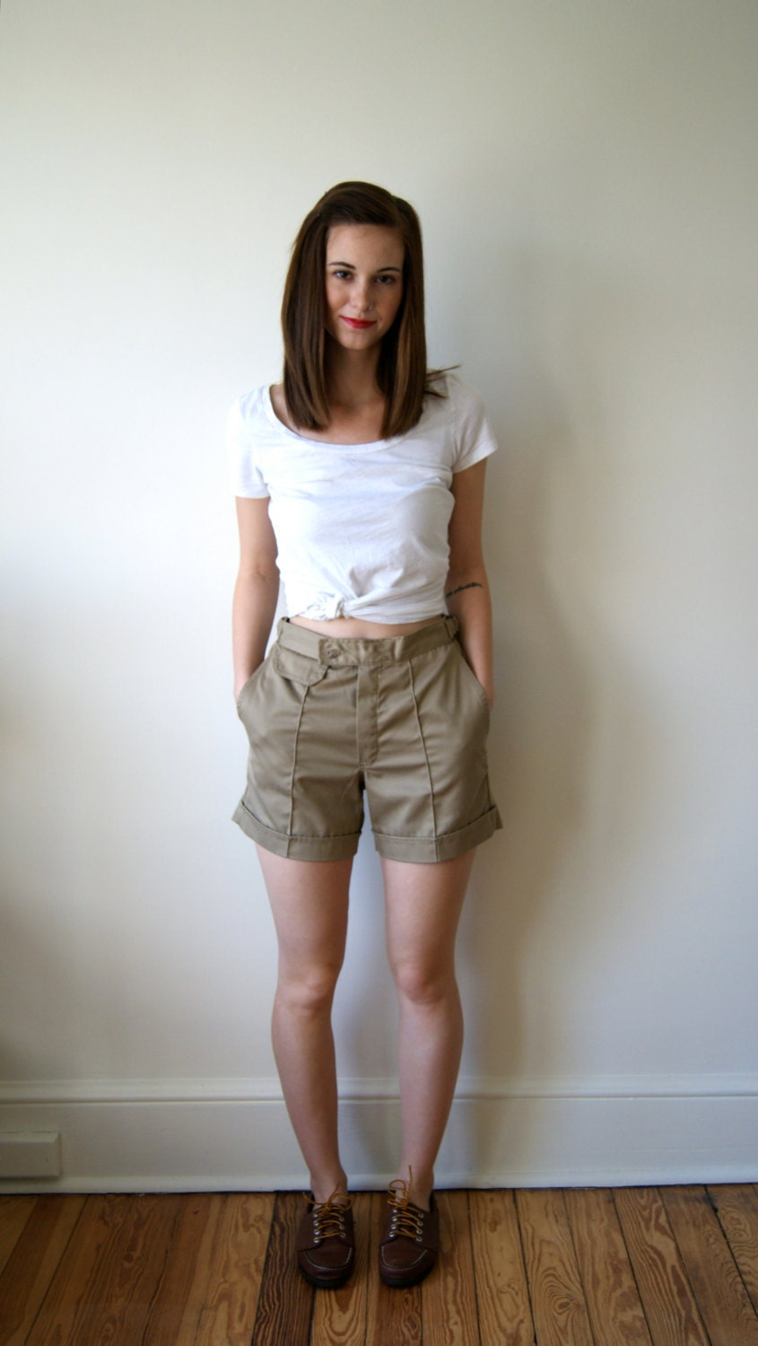Women's Vintage Shorts. 80s Khaki Shorts. Camping / Safari. Large.