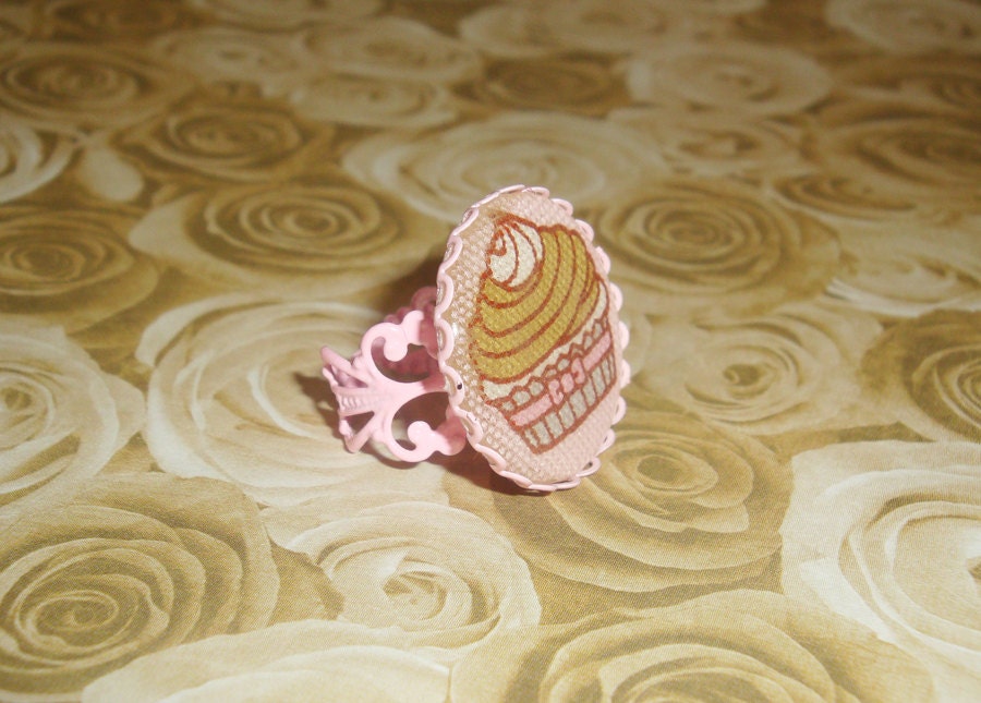 Caramel Frosted Cupcake Pink Filigree Ring