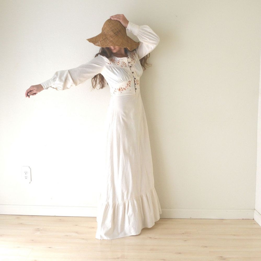 Embroidered Prairie Hippie Dress. Vintage 1970s. Off White. Linen. Gunne Sax Style. XS / Small