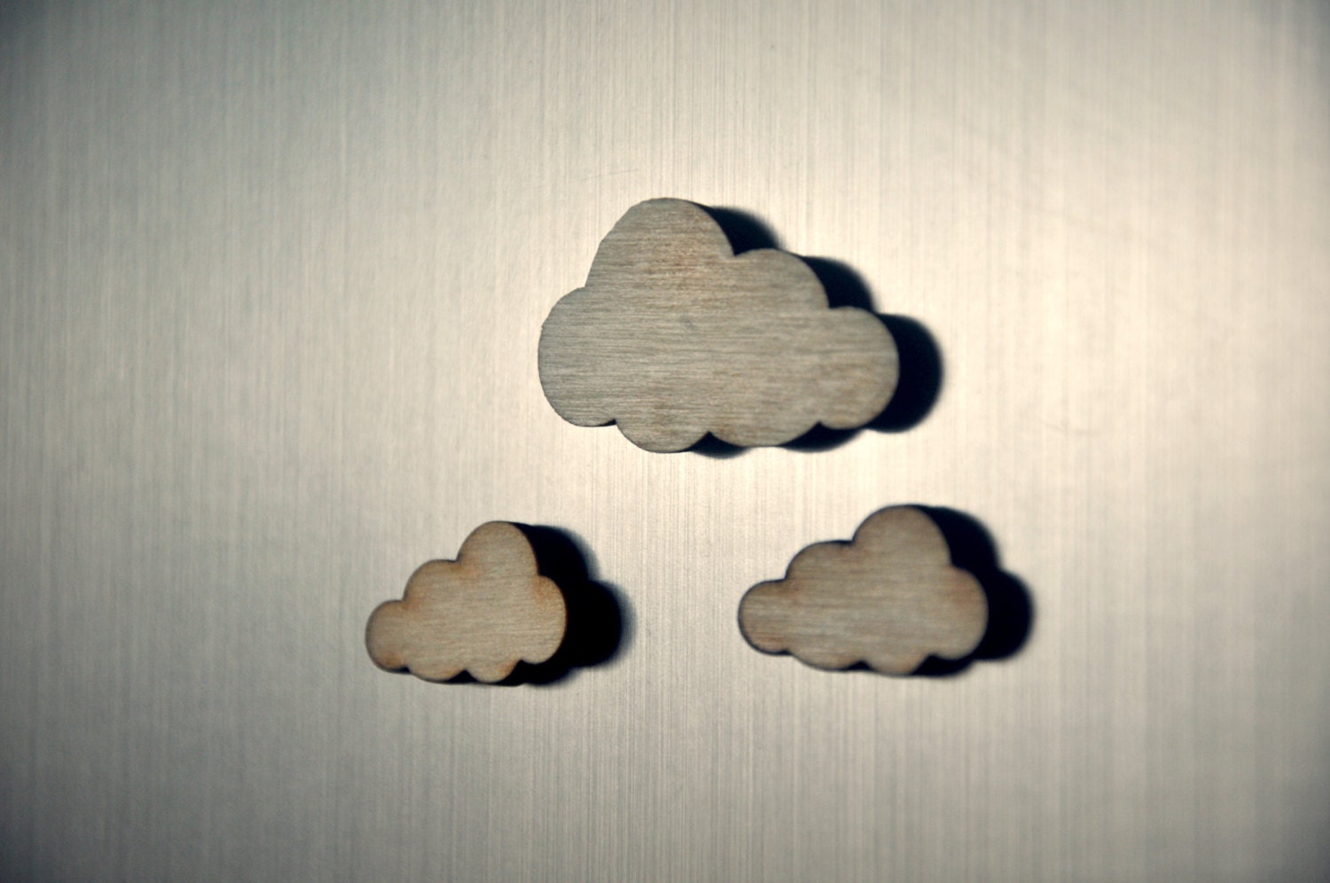 wooden cloud magnet set. - bellehibou