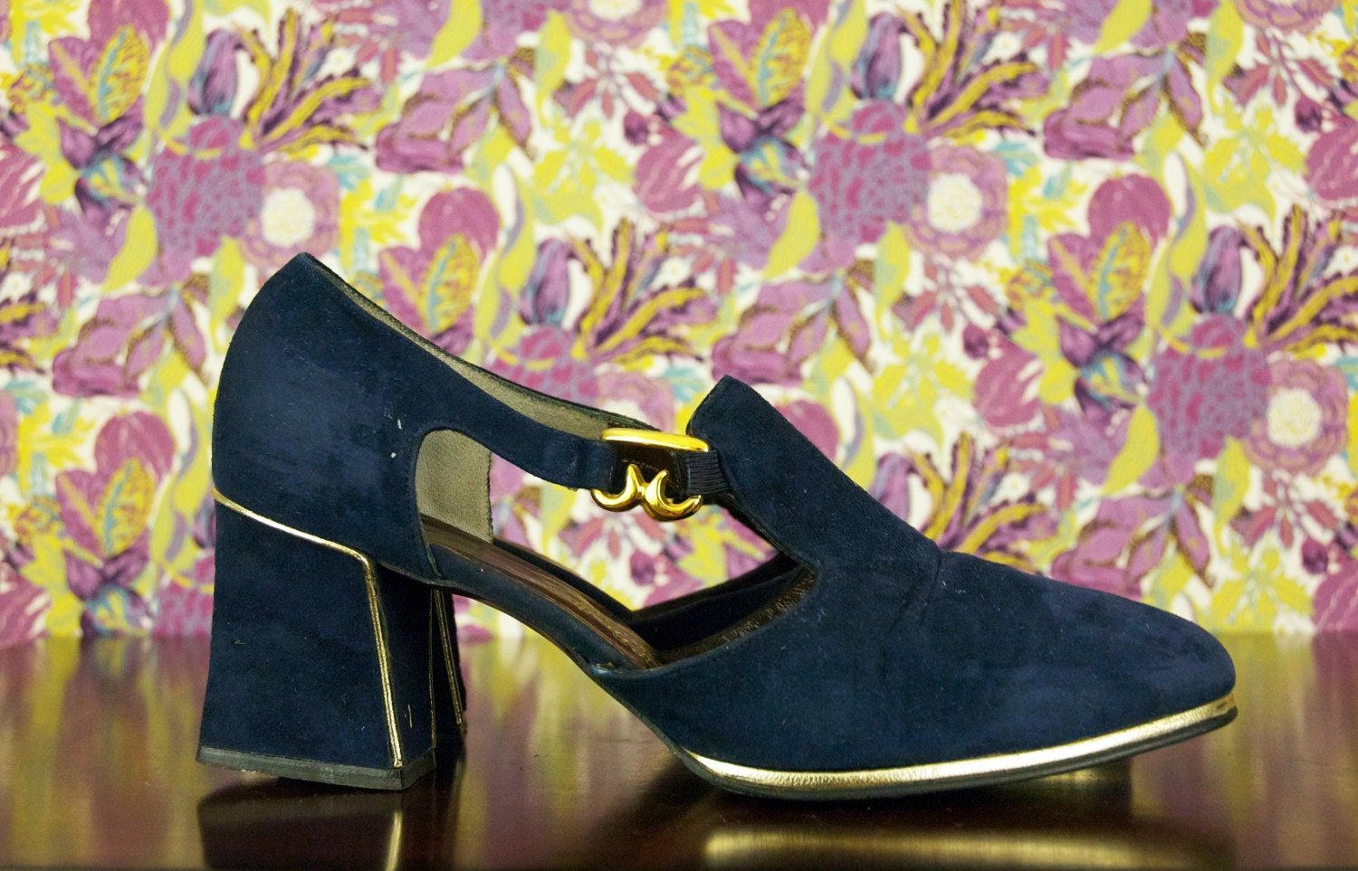 Vtg 70s Navy Suede Heel w/Cutout Detail Sz 7/7.5
