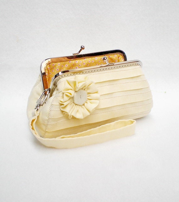 Beautiful Light Yellow Pleated Clutch Purse, Coin Purse, Metal Frame Purse