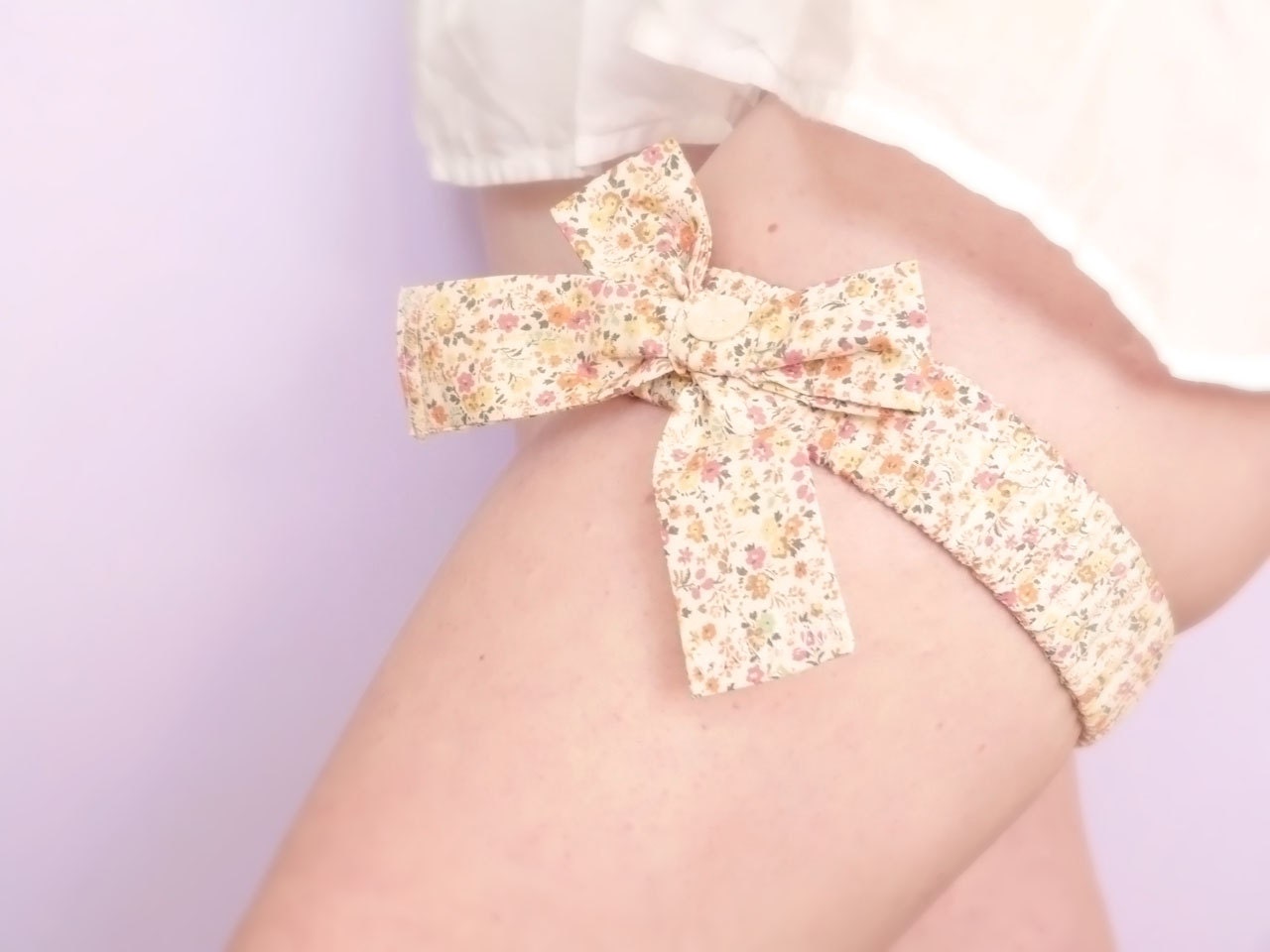 Floral cotton bow garter Romantic bridal garter OOAK by Jye, Hand-made in France