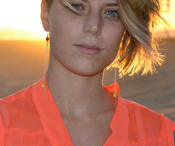 Long gold earrings - fest...