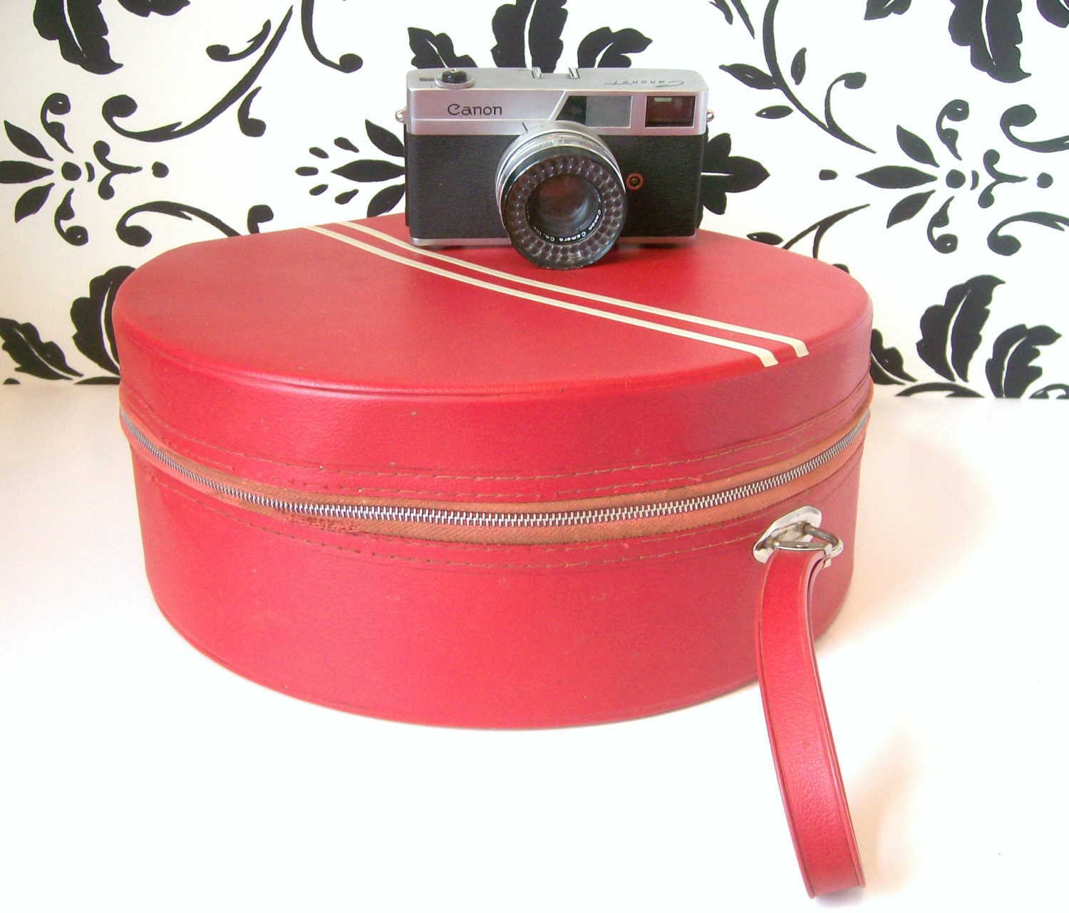 Round Train Case/Red Hat Case 1960s