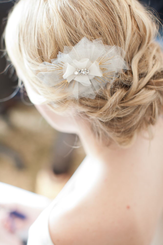 Bridal Hair Comb in Gold Twig and Tulle