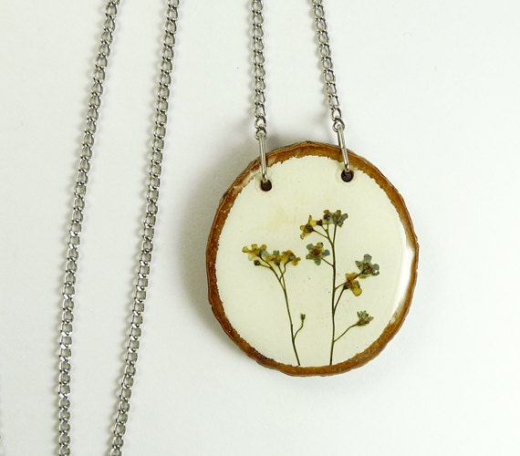 Pressed Flower Wood Pendant - Handmade flower jewelry for nature lovers