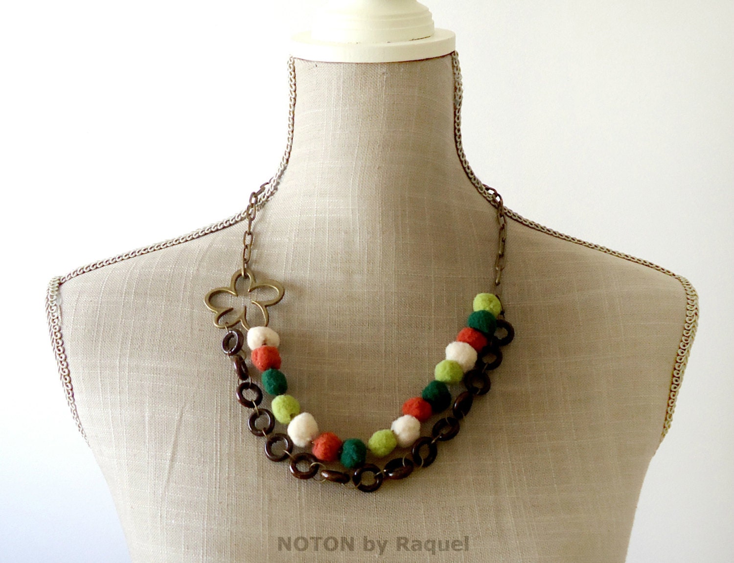 Medium Necklace with Pompons Wood and Brass Links, women's autumn necklace, wooded pompom necklace, gifts for her, mother's day