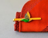 Vintage tie clip pin tack kingfisher kolibri bird gold quirky fashion costume jewelry men 80s gift statement dead stock