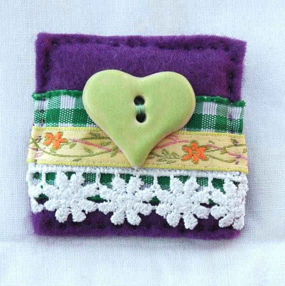 Heart and ribbons brooch - felt - button - hand sewn