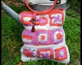 Spring purse, crochet in granny squares. Handknit in natural Peruvian cotton. Denim lining, magnet button, details in crochet and wood.