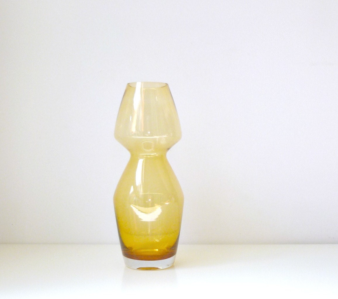 Mid Century Hour Glass Vase - Amber Yellow - Riihimaki, Riihamaen Lasi Oy, Finland, Aimo Okkolin, Scandinavian - Mad Men 1960's Home Decor - mungoandmidge