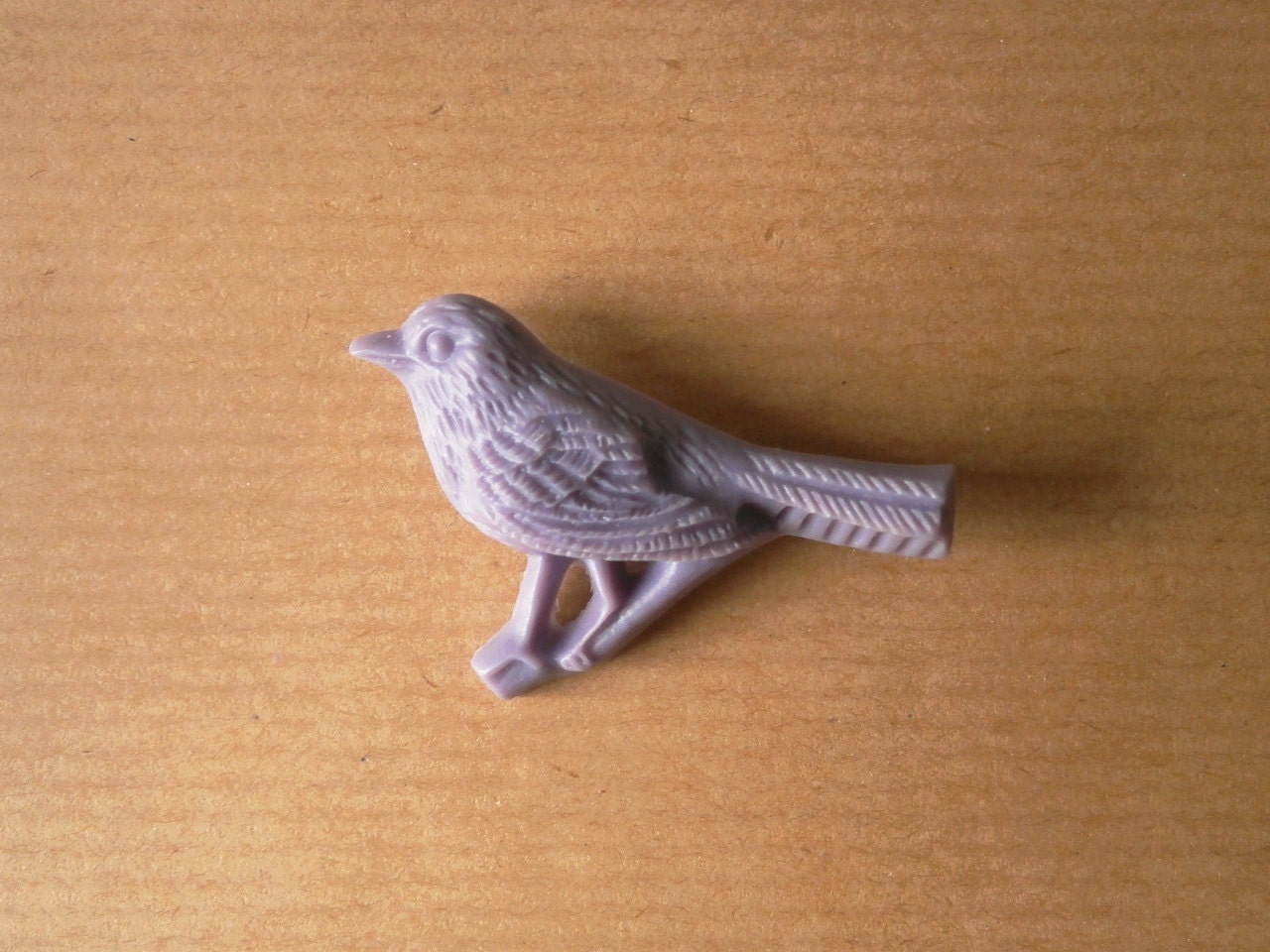 Resin Bird Brooch vintage style Pin Badge