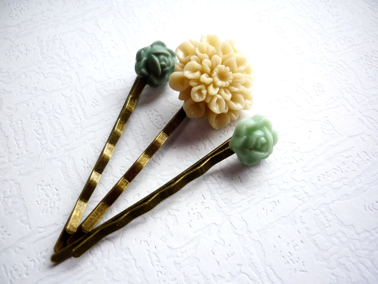 Wedding Hair Accessories, Bridal Hair, Bobby Pin, Beige Ecru & Green Flower Set, Bronze Vintage weddings.