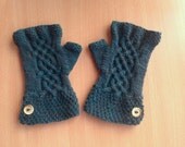 Green Cabled Fingerless Gloves with Button and Celtic Knot Design, Women's Medium