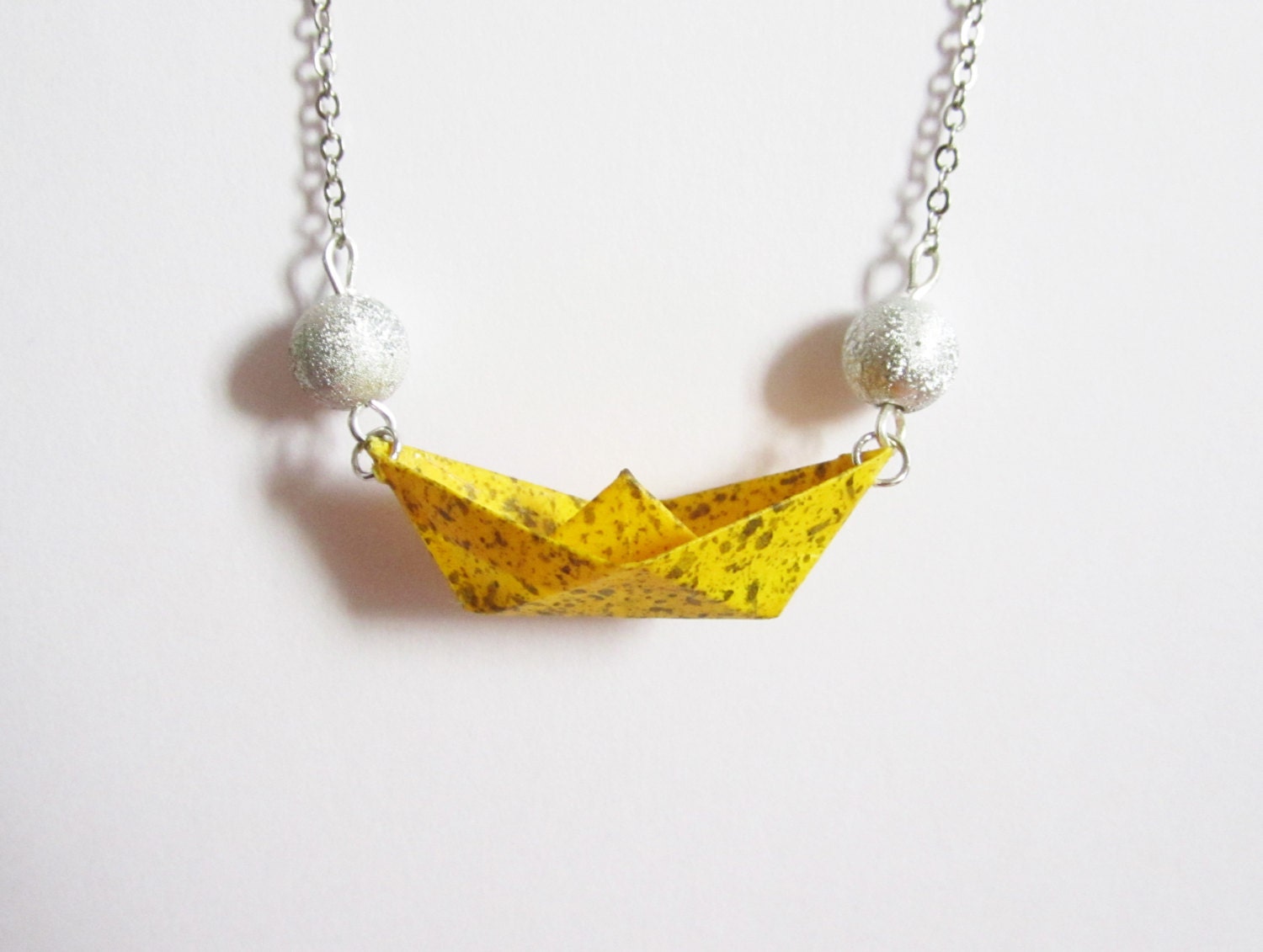 Handpainted paper boat necklace - ichimo