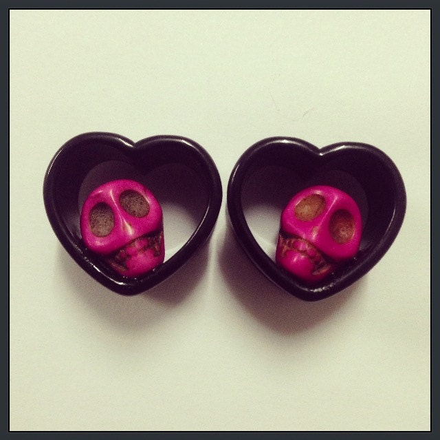 20mm Skull Heart Ear Plugs