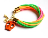 NEON skull bracelet - rubber bracelet - bangle bracelet - spring trends - fashion jewelry - trendy - howlite skull - gold - orange