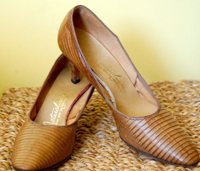 Sexy Authentic 60s Lizard Skin Pumps by Naturalizer.  Size 6.5AA