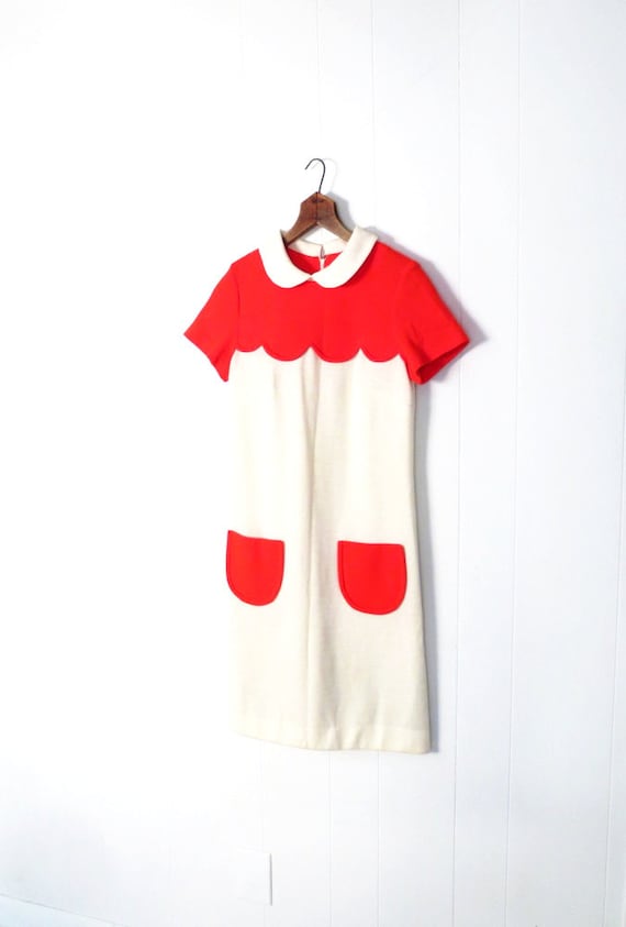Vintage Courreges Dress / 1960s Mod Dress / 60s Knit Dress / Poppy Red and White / Peter Pan Collar / Scallop Dress / XS
