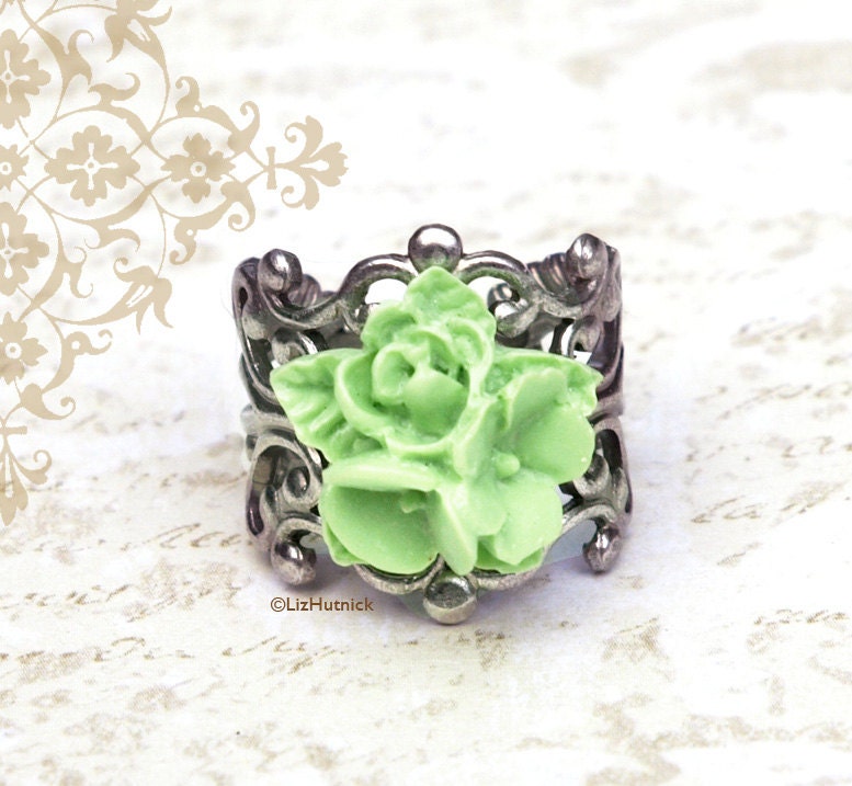 Mint Posey Ring. Light Green Star Flower Ring. Cocktail Ring. Posey. Adjustable.