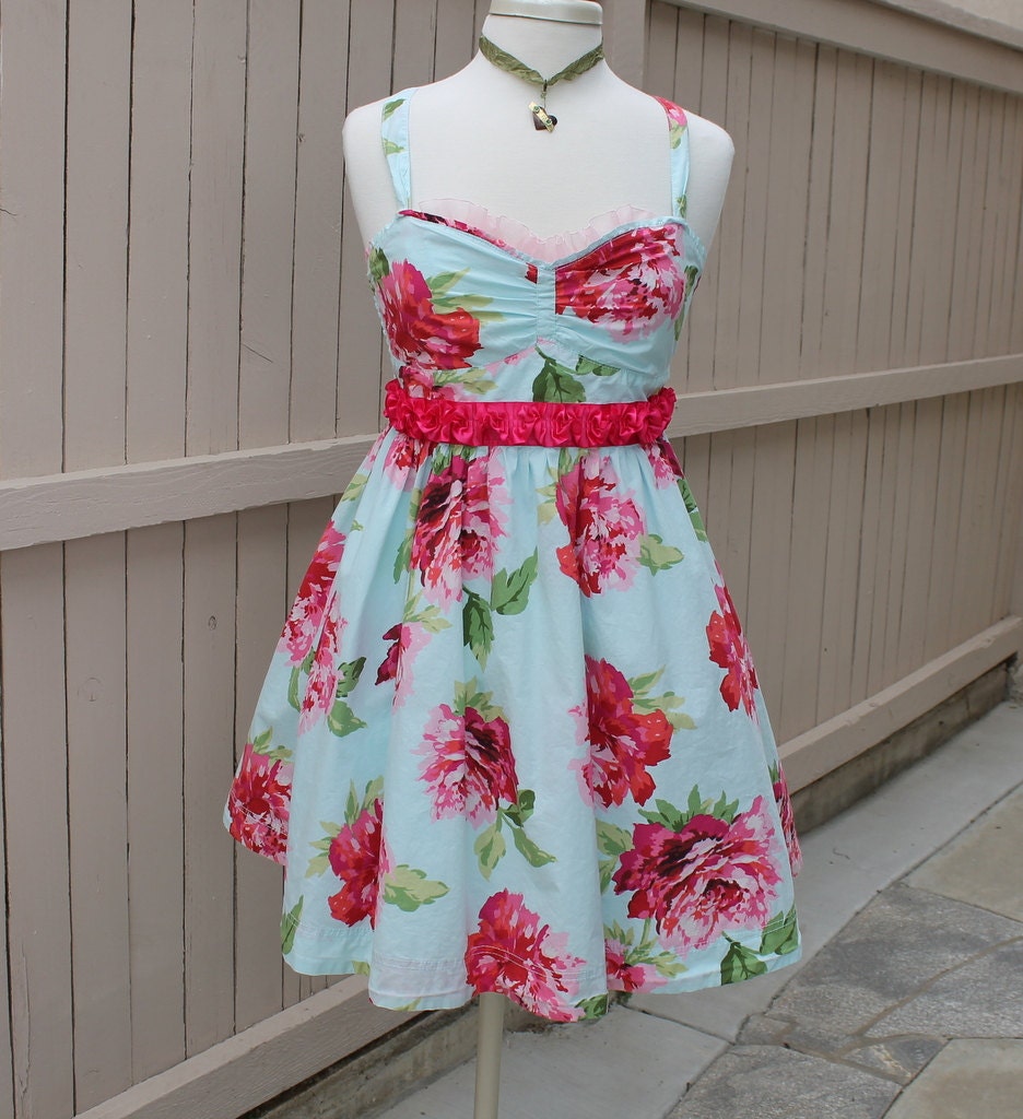 Retro Mad Men Dress in Gorgeous Floral Print for Prom, Wedding