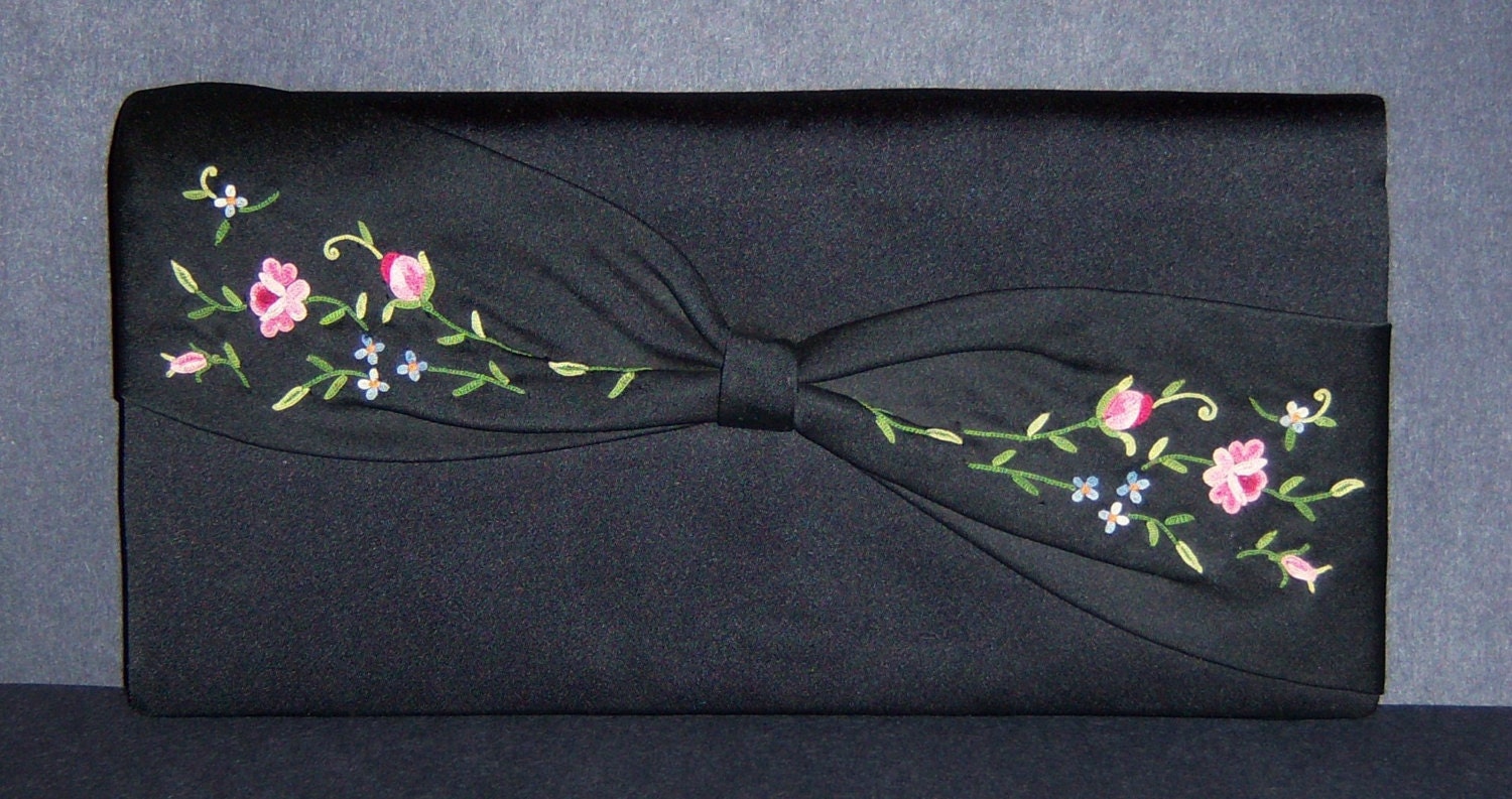 Vintage Black Bow Pink Embroidered Rosebud Floral Flower Evening Clutch Bag Purse Audrey Hepburn