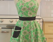 Retro Apron Sweetheart Neckline Flowers on Green BELLA Full Apron