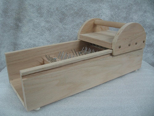 Mini Bench Wool Picker