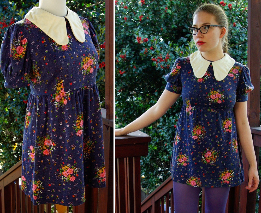Babydoll 1960's 70's Vintage MOD Navy Blue Floral Mini Dress with White Collar size Small