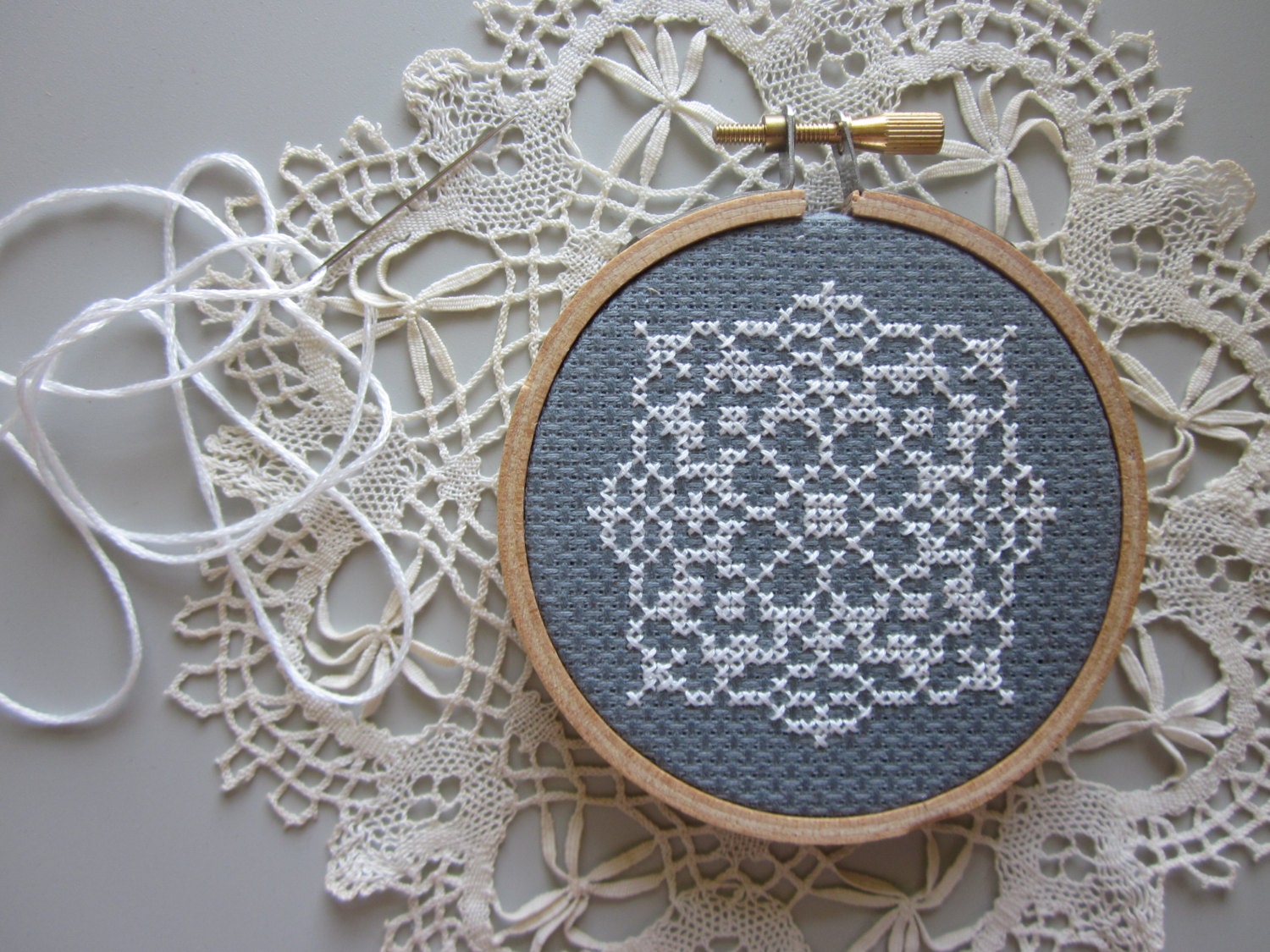 diy x-stitch kit (materials and pattern) frame-it-in-the-hoop - the Doily (white on blue-grey)
