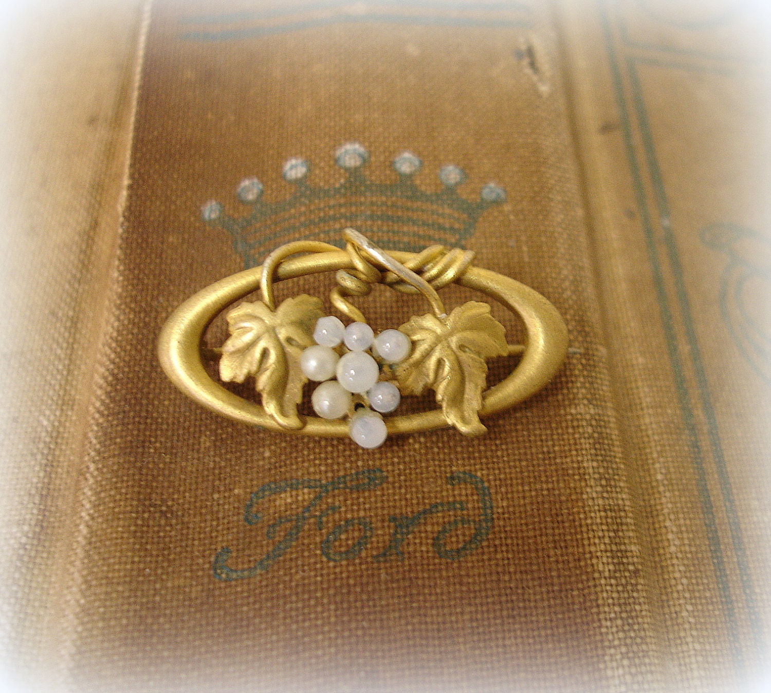 sweet petite antique grapes pin . tiny gold pin with teeny pearl grapes . grape cluster . c clasp