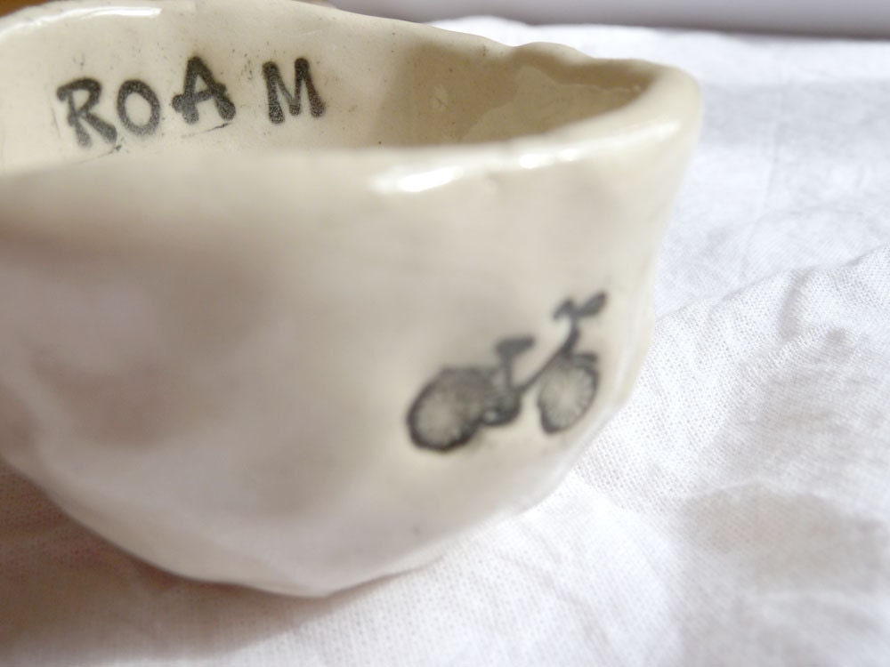 Little Pinch Pot with Bicycle (KISS - Linen White)