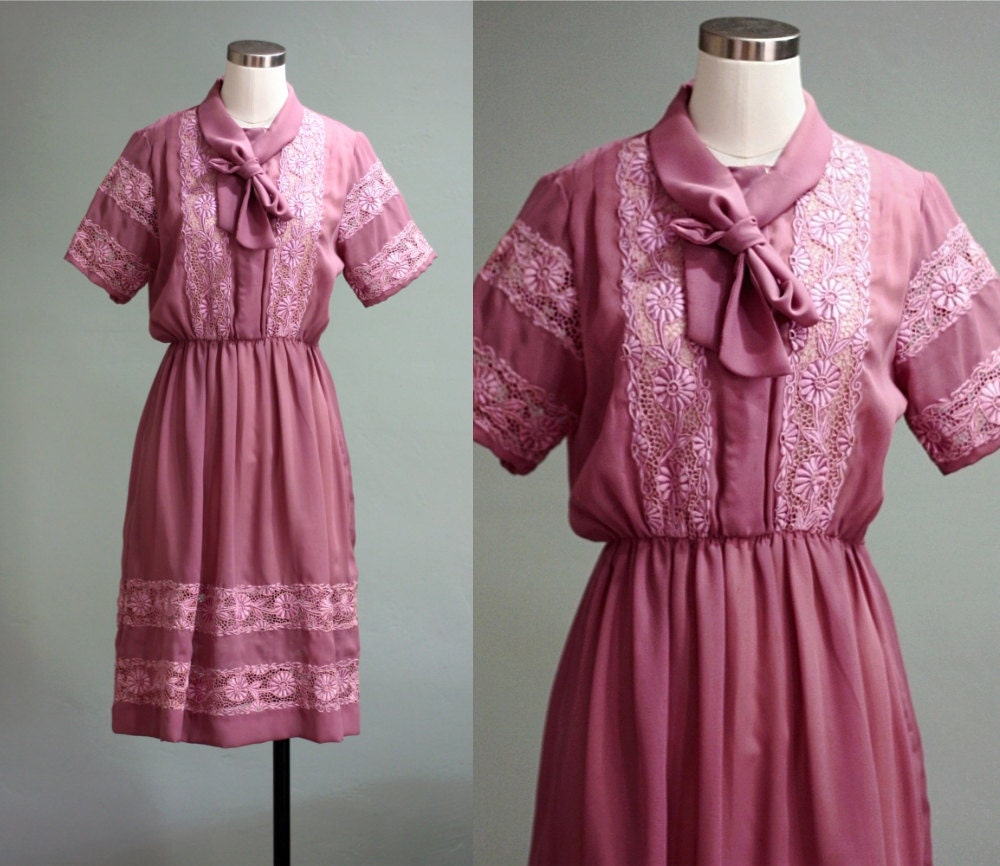 70s S/M Mauve Floral Eyelet DRESS