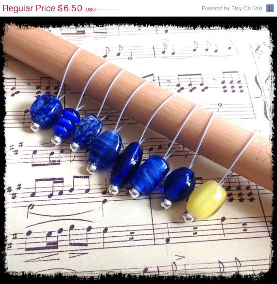 Spring Clearance Sale Snag Free Stitch Markers Large Set of 8  - Blue and Yellow Glass - N71 - Fits up to size US 17 (12.75mm) Knitting Nee