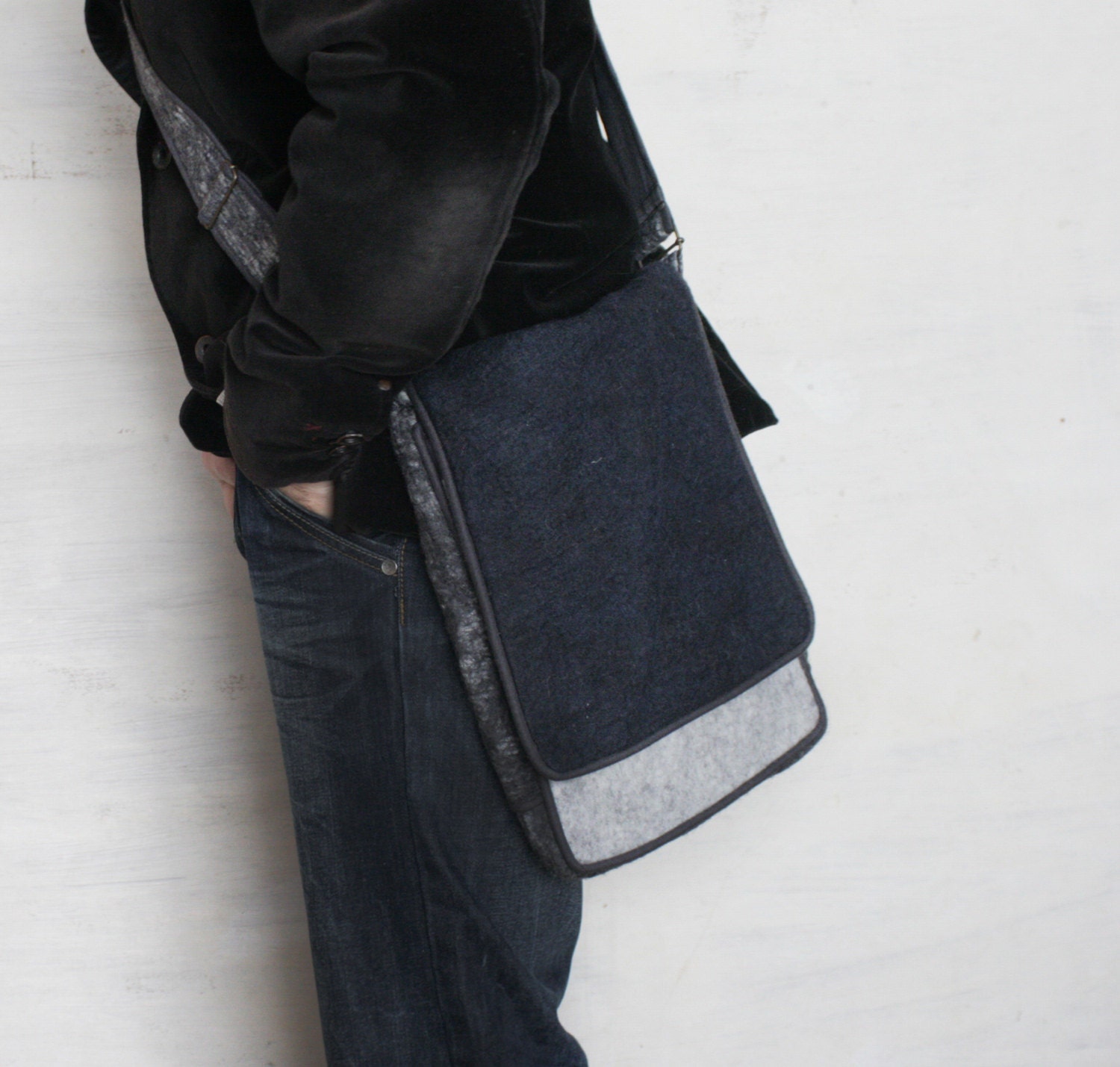 Stylish Gray Messenger Shoulder Felted Bag -- Hand felted wool -- Wearable Art - OOAK